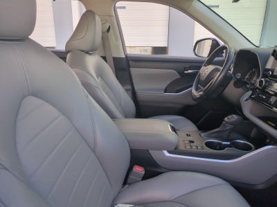 2023 Toyota Highlander XLE FWD (Natl)