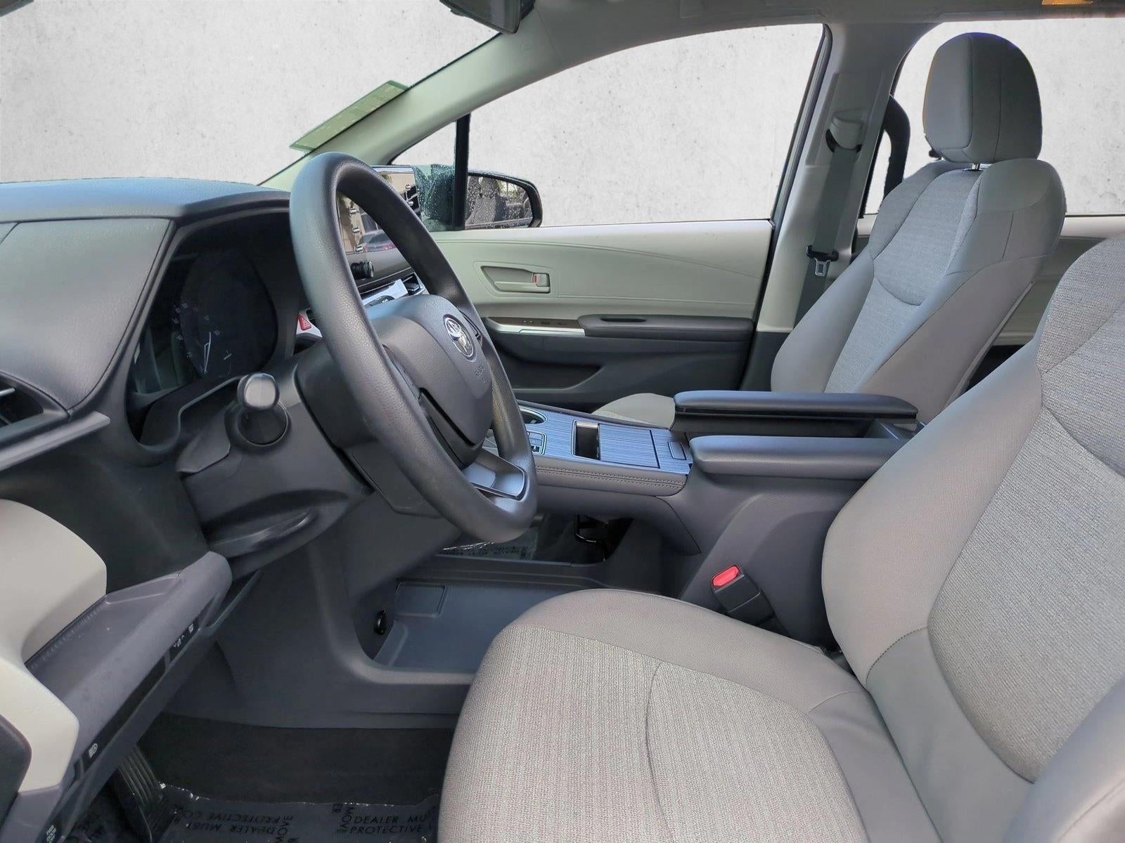 2024 Toyota Sienna LE FWD 8-Passenger (Natl)