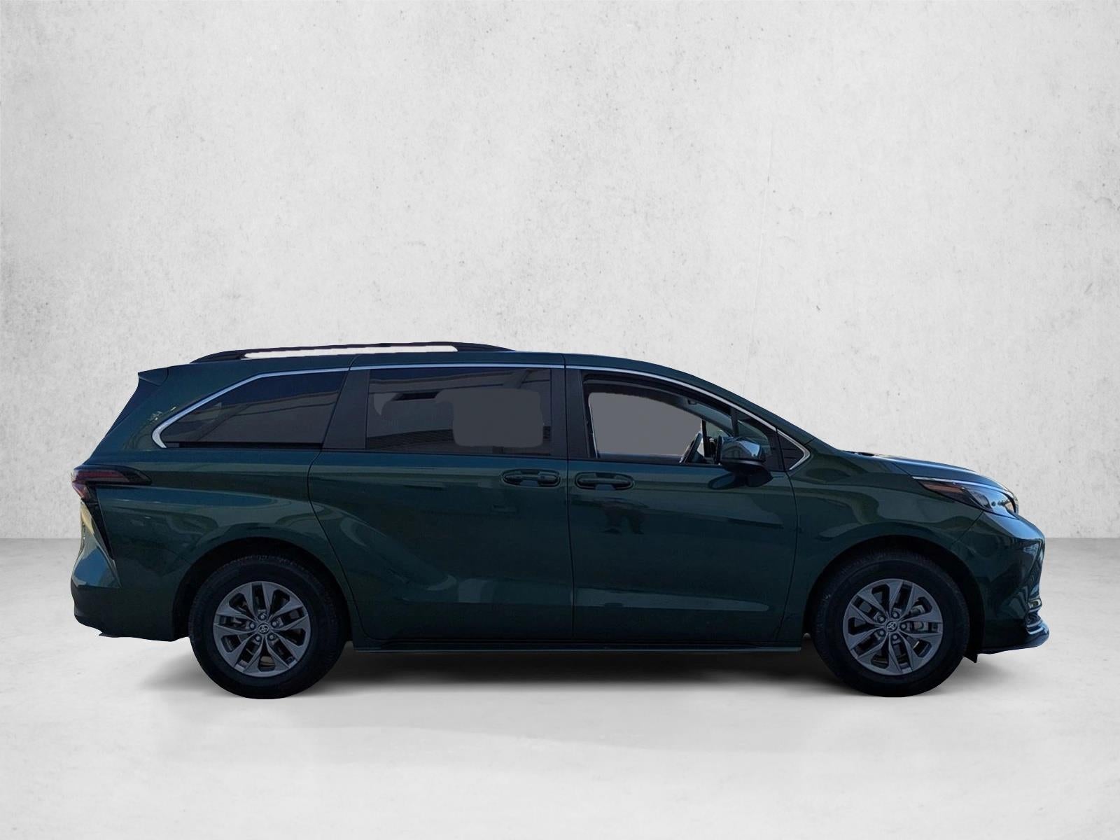 2024 Toyota Sienna LE FWD 8-Passenger (Natl)