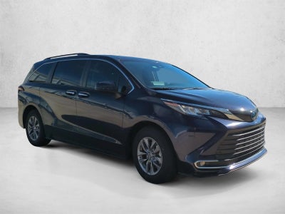 2023 Toyota Sienna XLE FWD 7-Passenger (Natl)