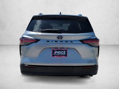 2022 Toyota Sienna XLE FWD 8-Passenger (Natl)