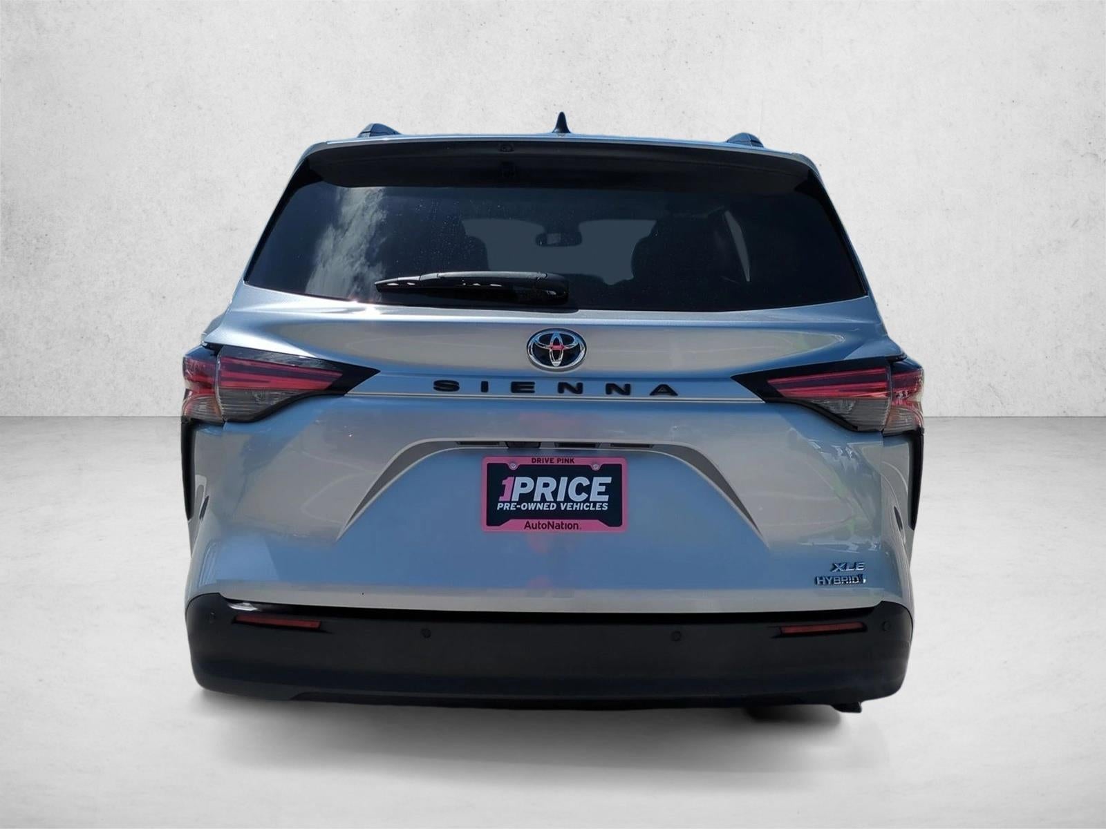 2022 Toyota Sienna XLE FWD 8-Passenger (Natl)