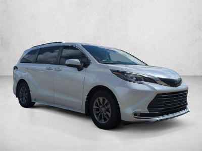 2024 Toyota Sienna XLE FWD 8-Passenger (Natl)