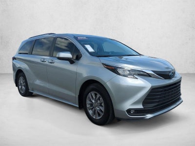 2025 Toyota Sienna XLE FWD 8-Passenger (Natl)