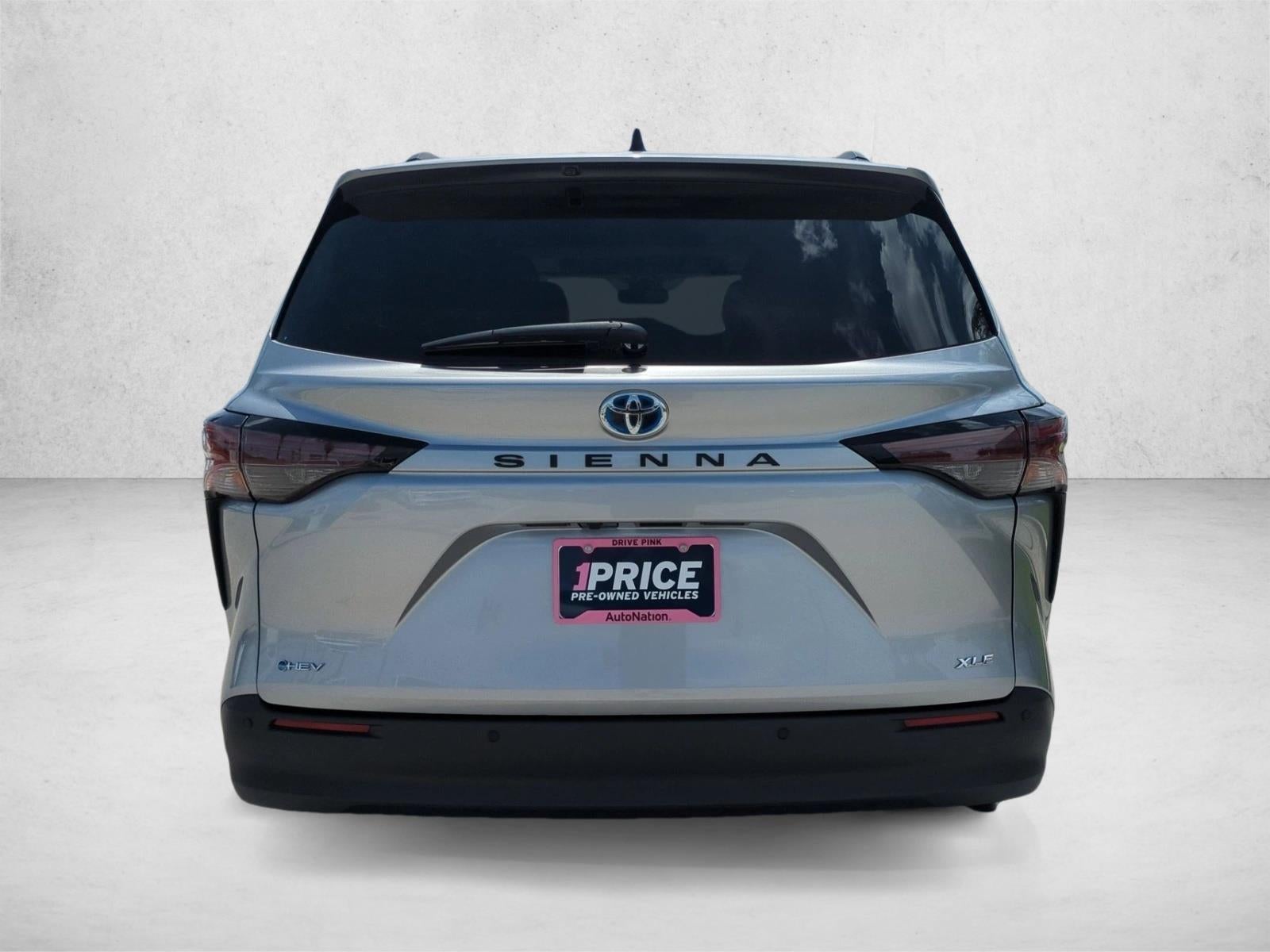 2025 Toyota Sienna XLE FWD 8-Passenger (Natl)