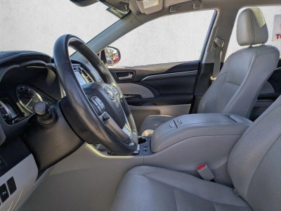 2017 Toyota Highlander Limited Platinum V6 FWD (Natl)