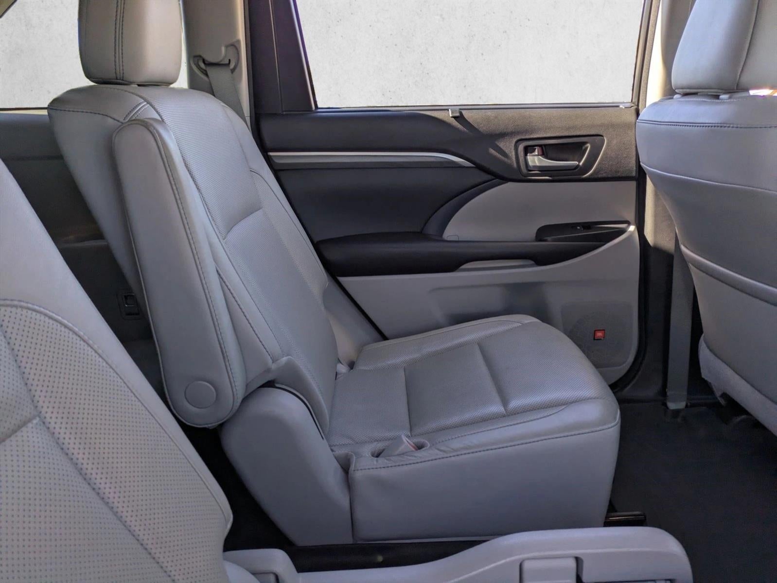 2017 Toyota Highlander Limited Platinum V6 FWD (Natl)