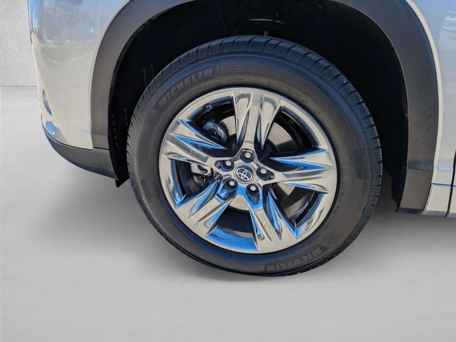 2017 Toyota Highlander Limited Platinum V6 FWD (Natl)