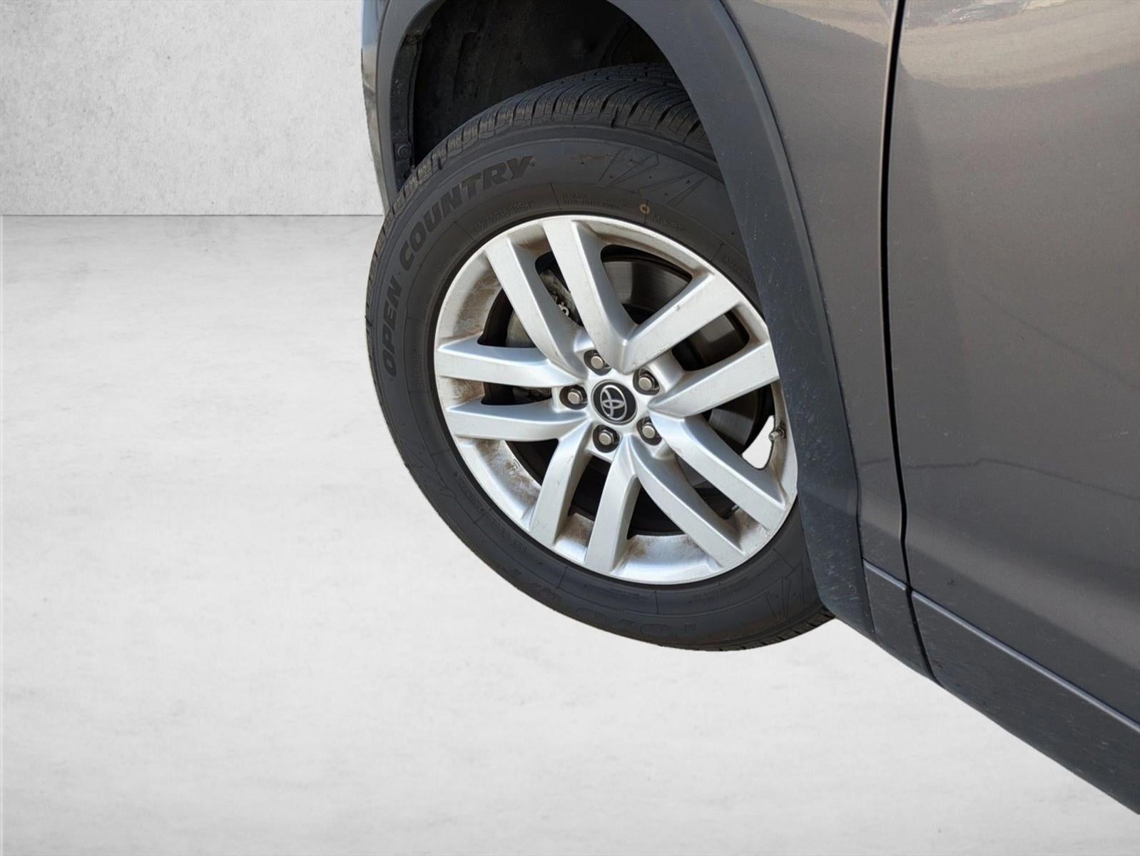 2016 Toyota Highlander FWD 4dr I4 LE (Natl)