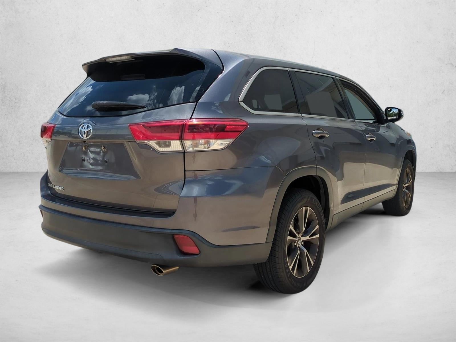2019 Toyota Highlander LE I4 FWD (Natl)