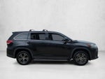 2019 Toyota Highlander LE I4 FWD (Natl)
