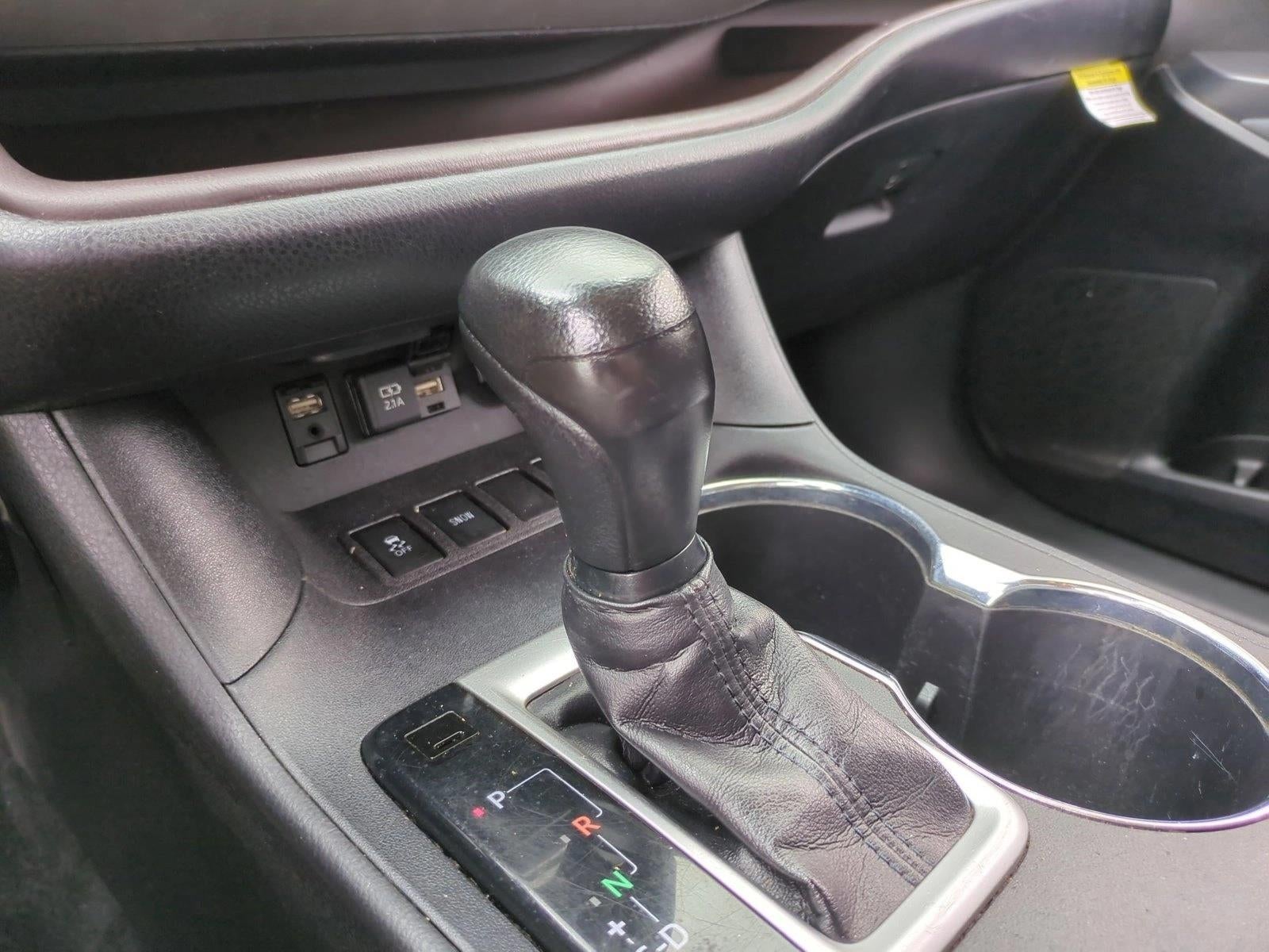 2019 Toyota Highlander LE I4 FWD (Natl)