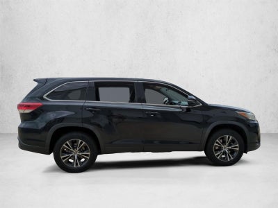 2019 Toyota Highlander LE I4 FWD (Natl)
