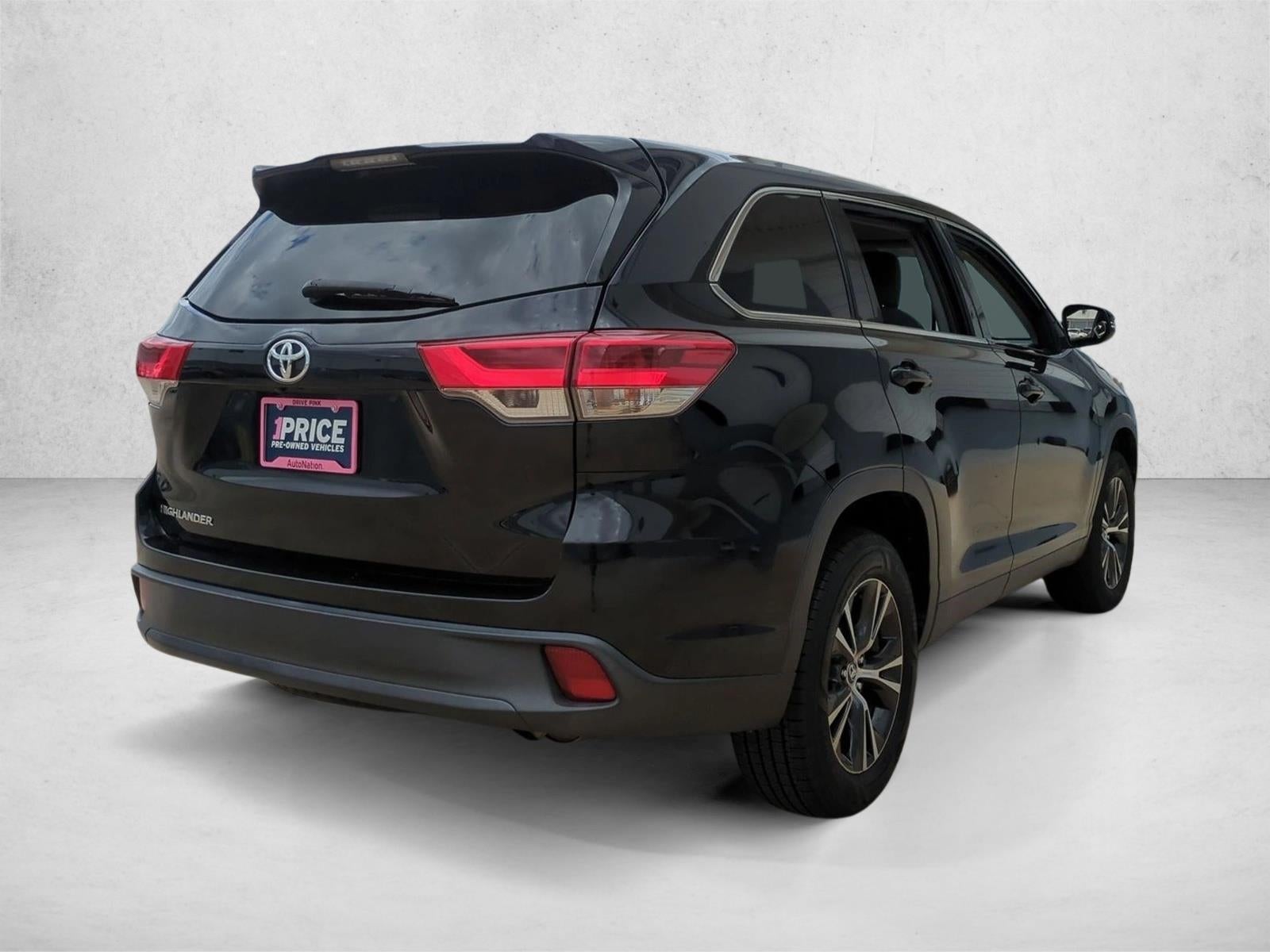 2019 Toyota Highlander LE I4 FWD (Natl)