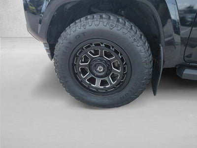 2017 Toyota Tacoma SR5 Double Cab 5' Bed V6 4x2 AT (GS)