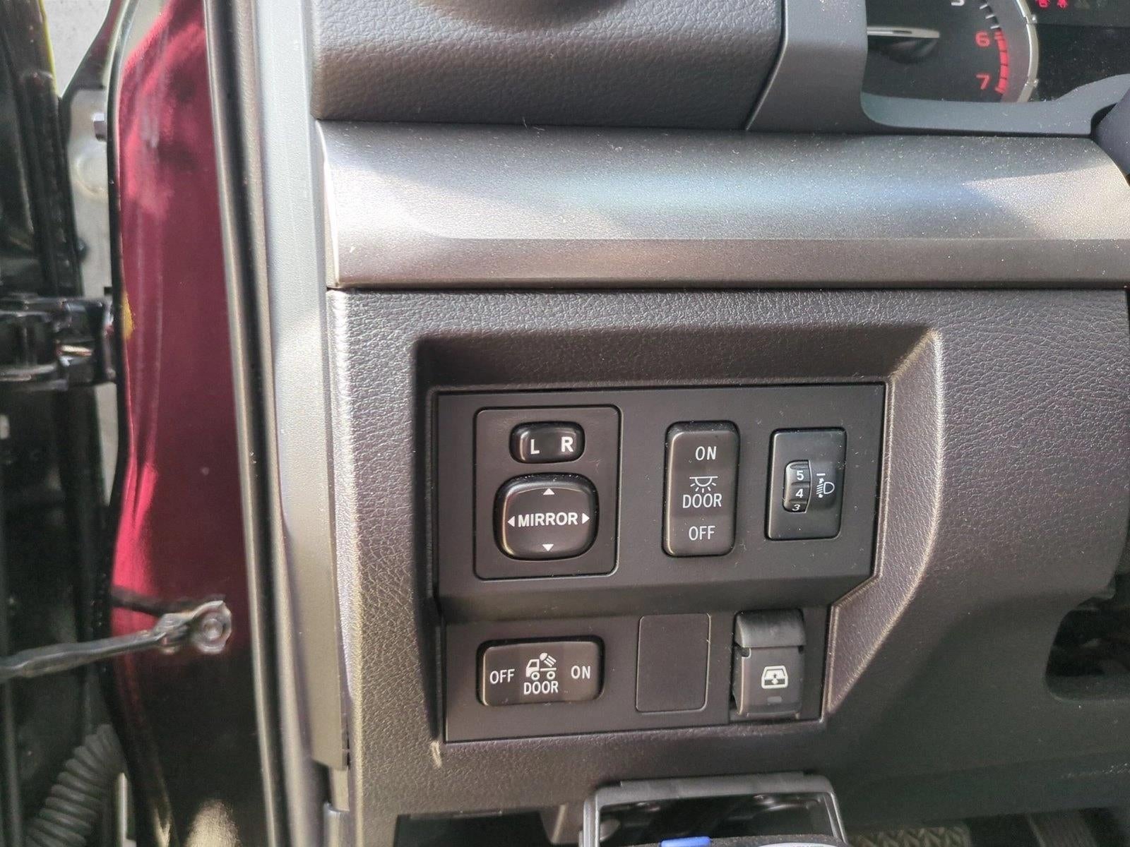 2014 Toyota Tundra 4WD Truck 4WD CrewMax Short Bed 5.7L SR5 (Natl)