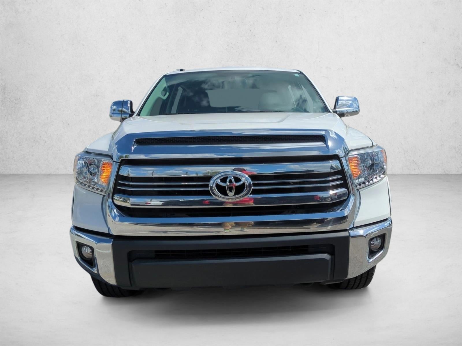 2017 Toyota Tundra 2WD 2WD SR5 CrewMax 5.5' Bed 5.7L FFV (SE)
