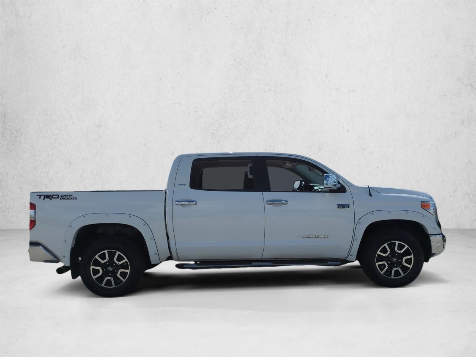 2017 Toyota Tundra 2WD 2WD SR5 CrewMax 5.5' Bed 5.7L FFV (SE)