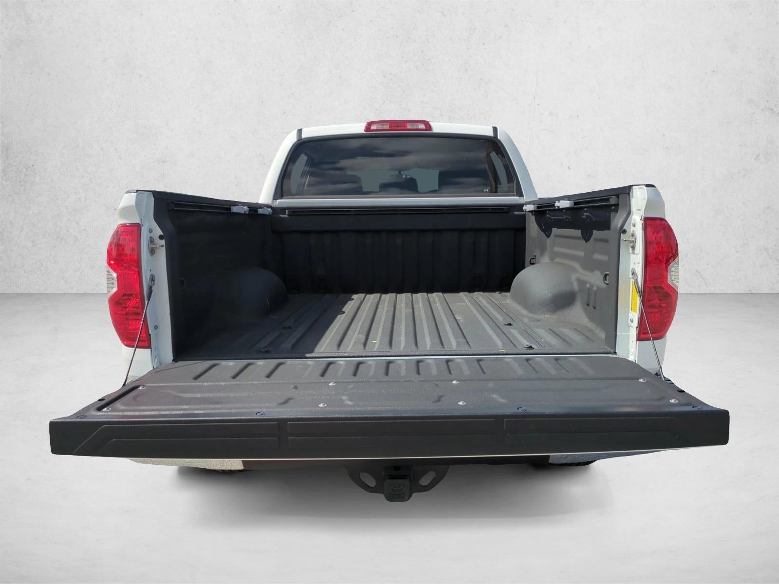 2017 Toyota Tundra 2WD 2WD SR5 CrewMax 5.5' Bed 5.7L FFV (SE)