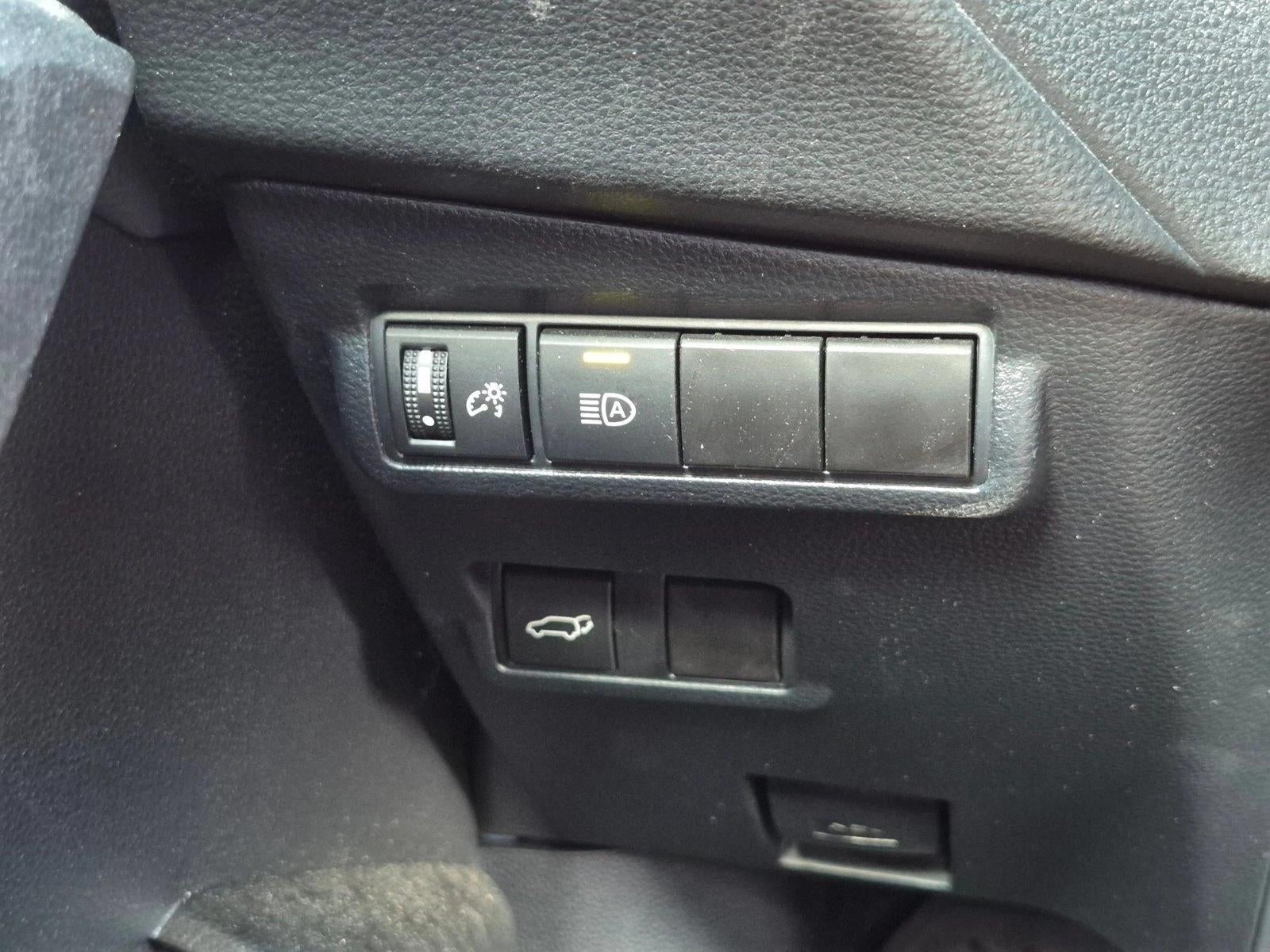2023 Toyota Corolla Cross XLE 2WD (Natl)