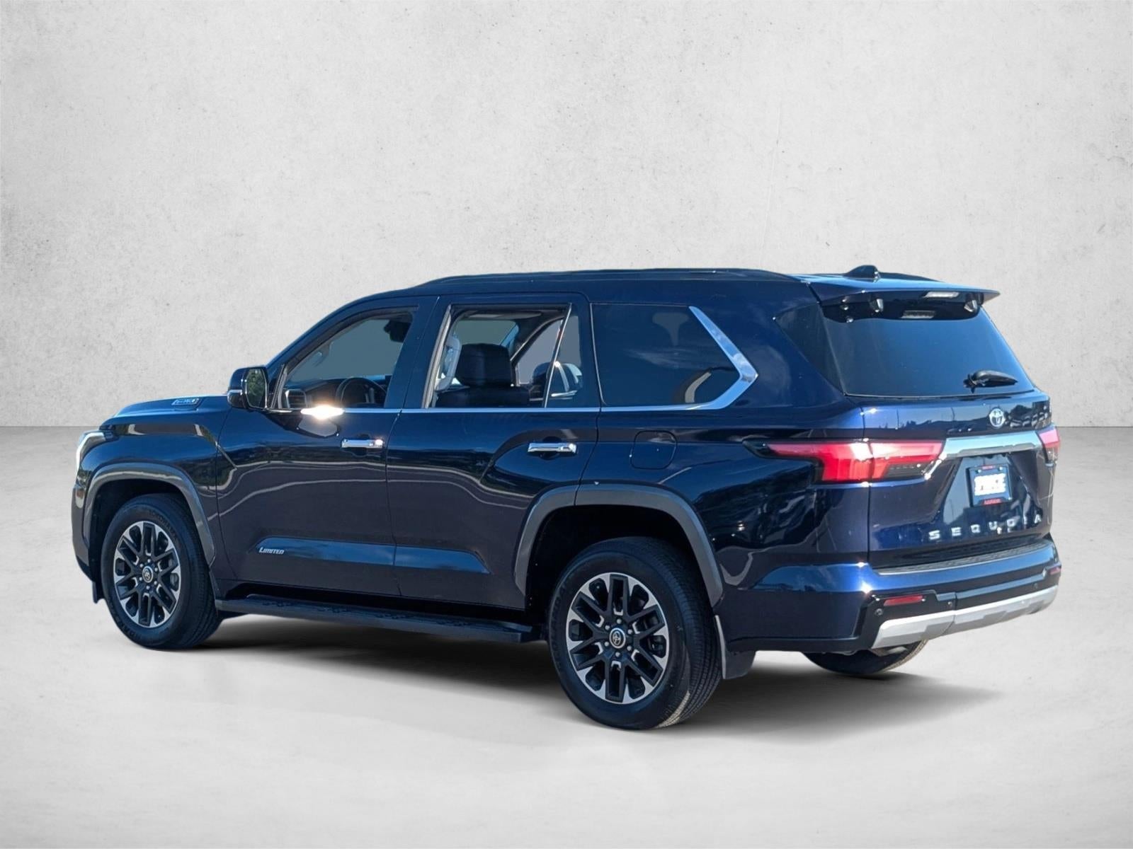 2023 Toyota Sequoia Limited 4WD (SE)