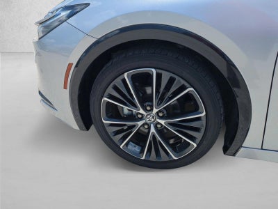 2023 Toyota Prius XLE (Natl)