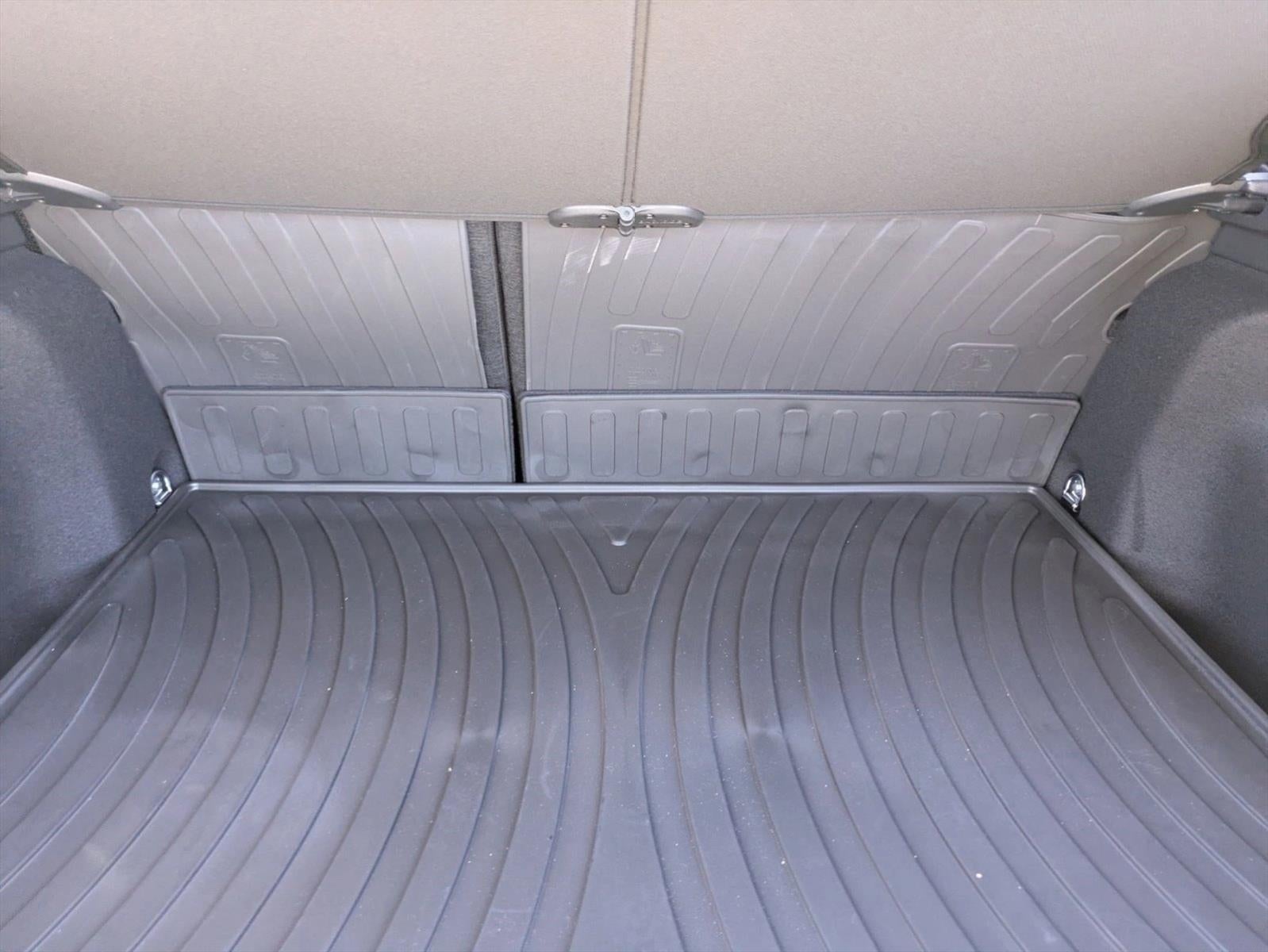 2025 Toyota Prius Plug-In Hybrid XSE (Natl)