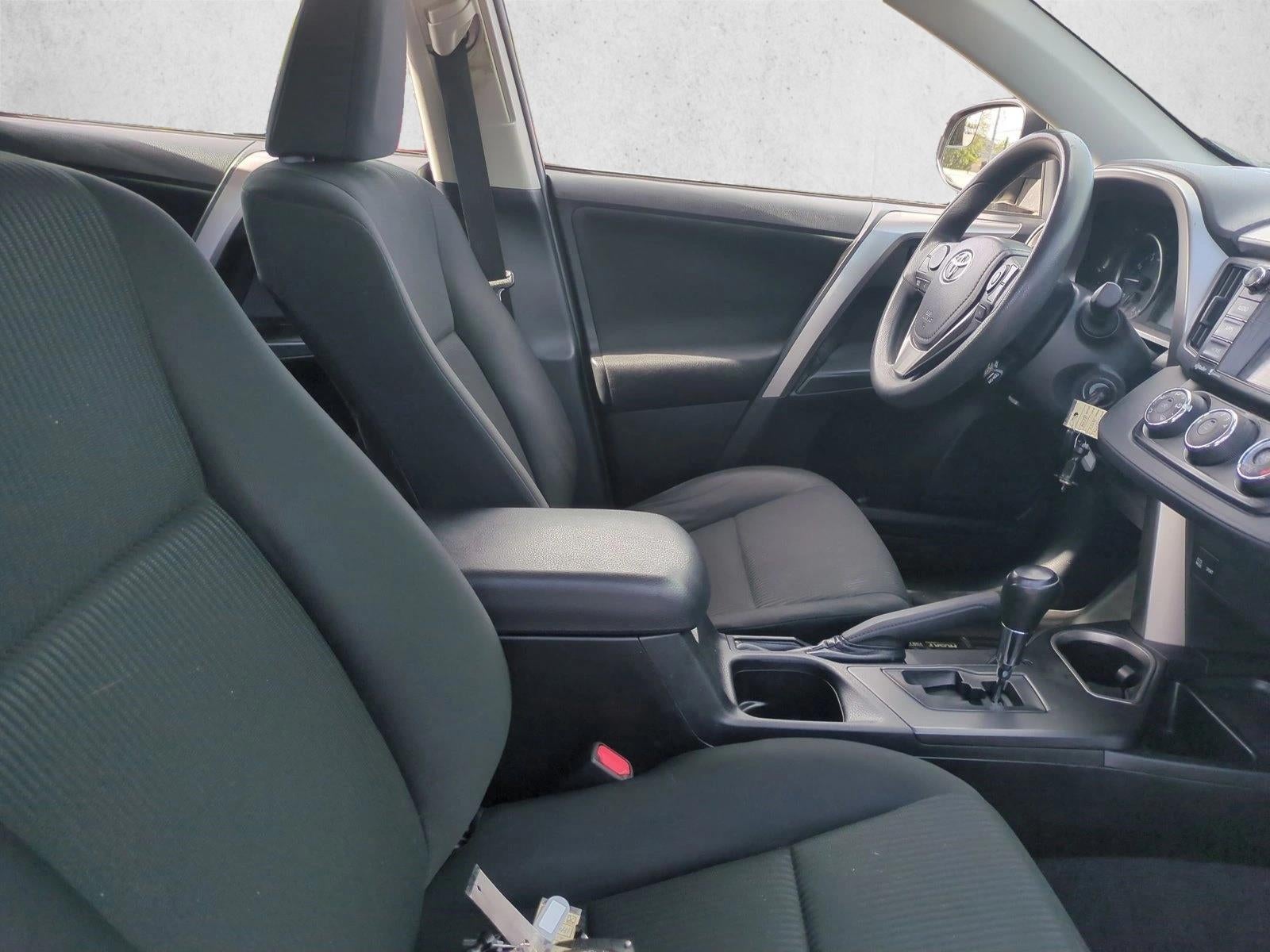 2017 Toyota RAV4 LE FWD (GS)