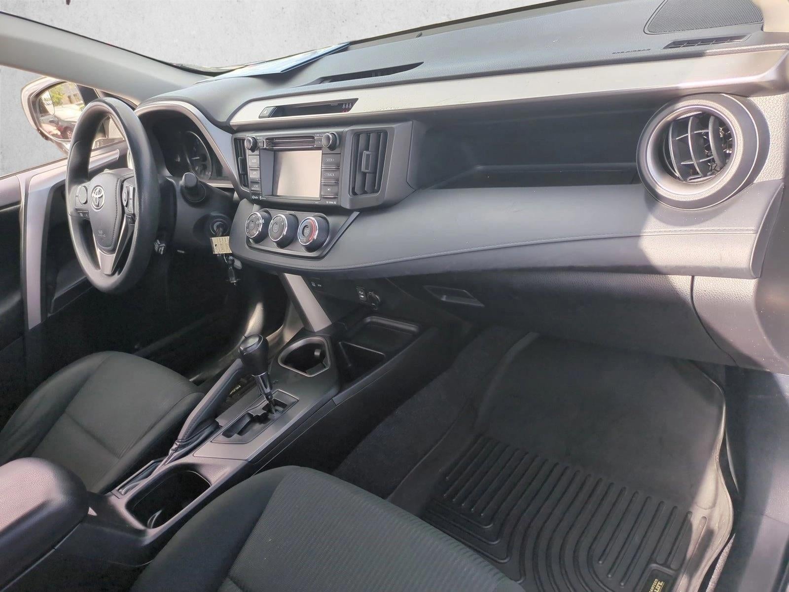 2017 Toyota RAV4 LE FWD (GS)