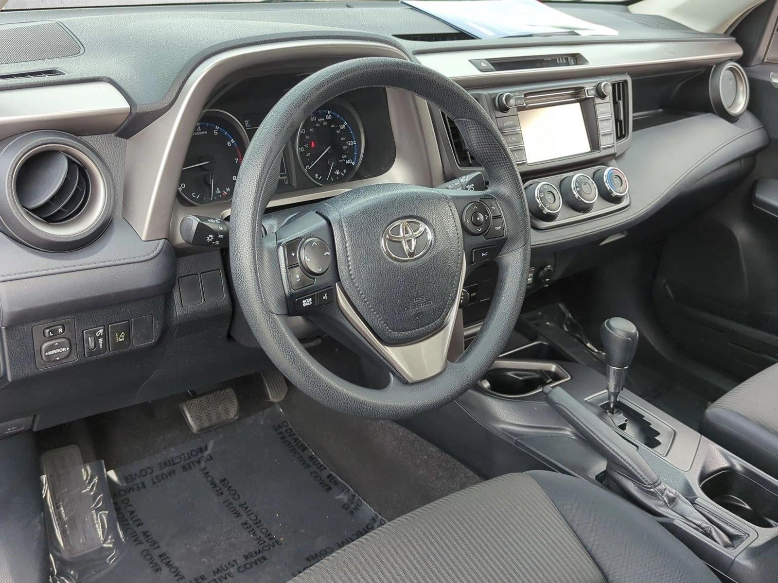 2017 Toyota RAV4 LE FWD (GS)