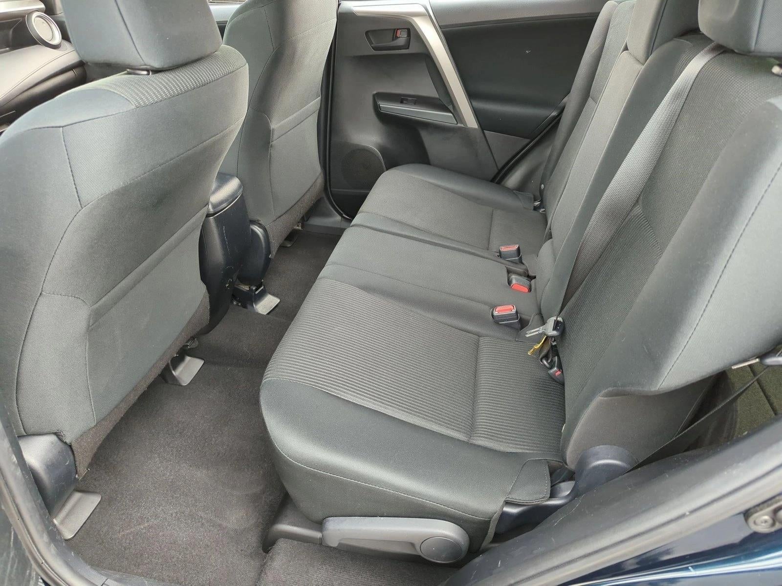 2017 Toyota RAV4 LE FWD (GS)
