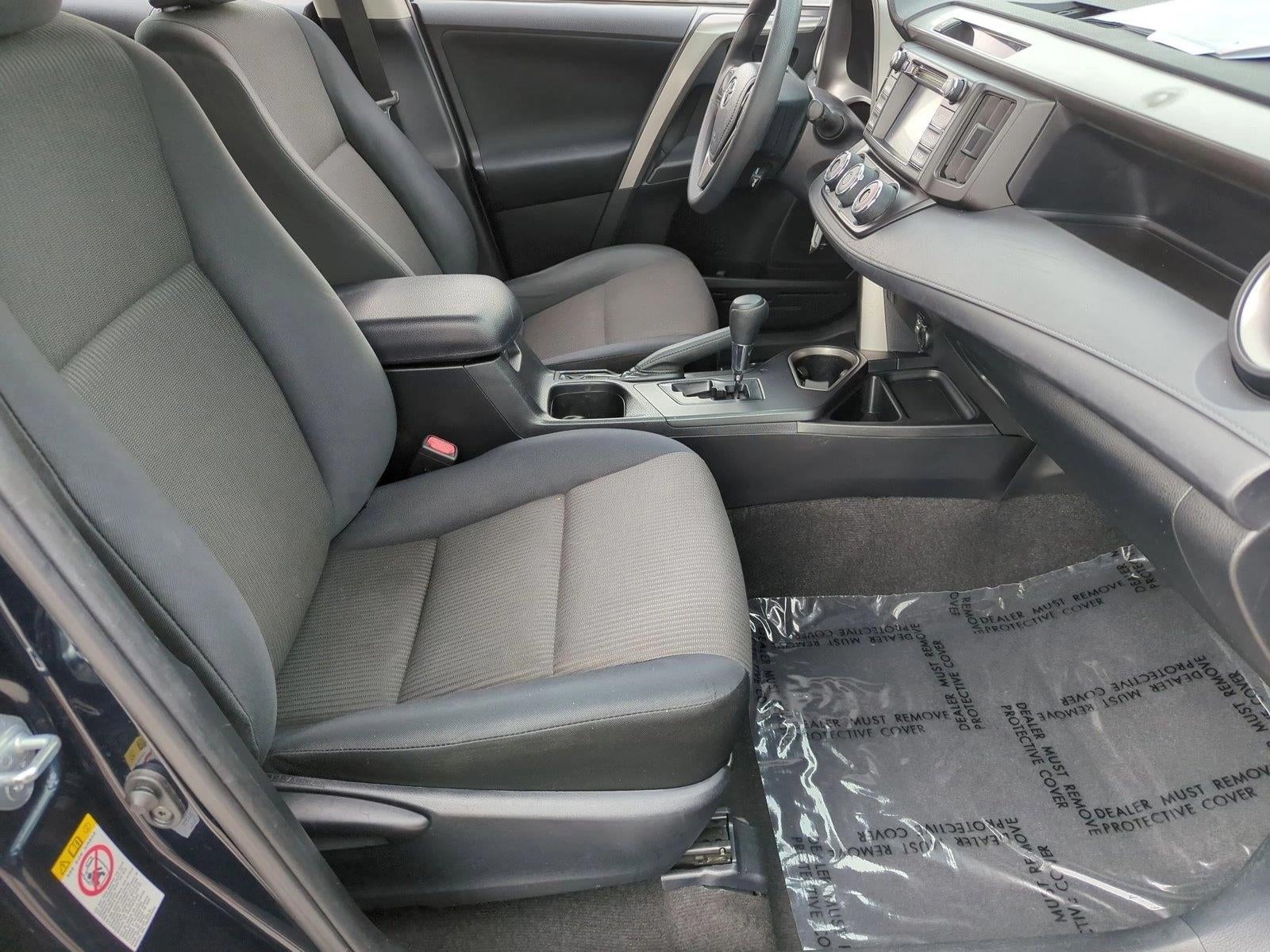 2017 Toyota RAV4 LE FWD (GS)