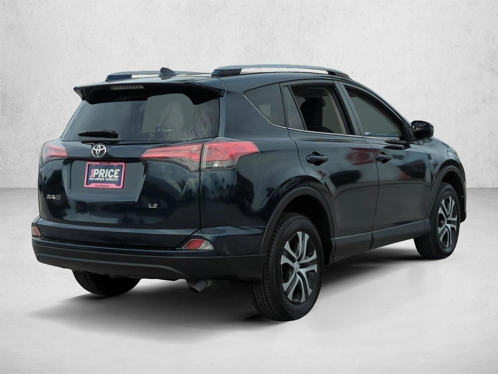 2017 Toyota RAV4 LE FWD (GS)