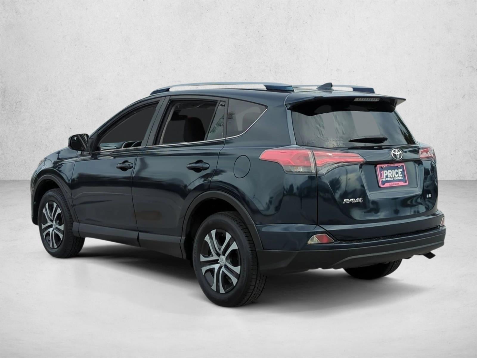 2017 Toyota RAV4 LE FWD (GS)