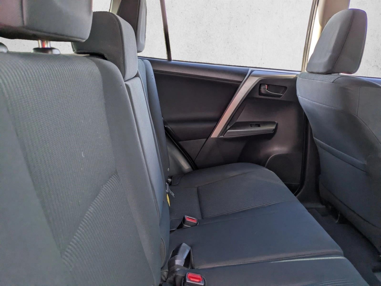 2018 Toyota RAV4 LE FWD (GS)