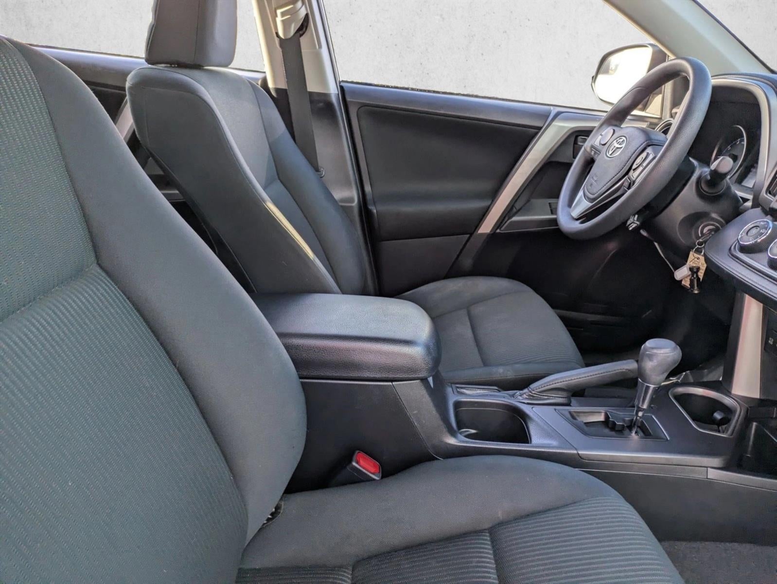 2018 Toyota RAV4 LE FWD (GS)