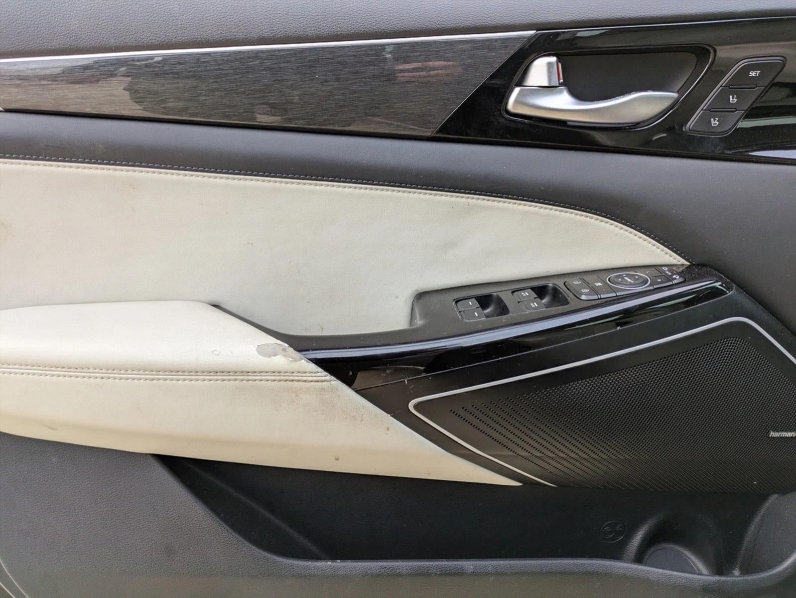 2019 Kia Cadenza Limited Sedan