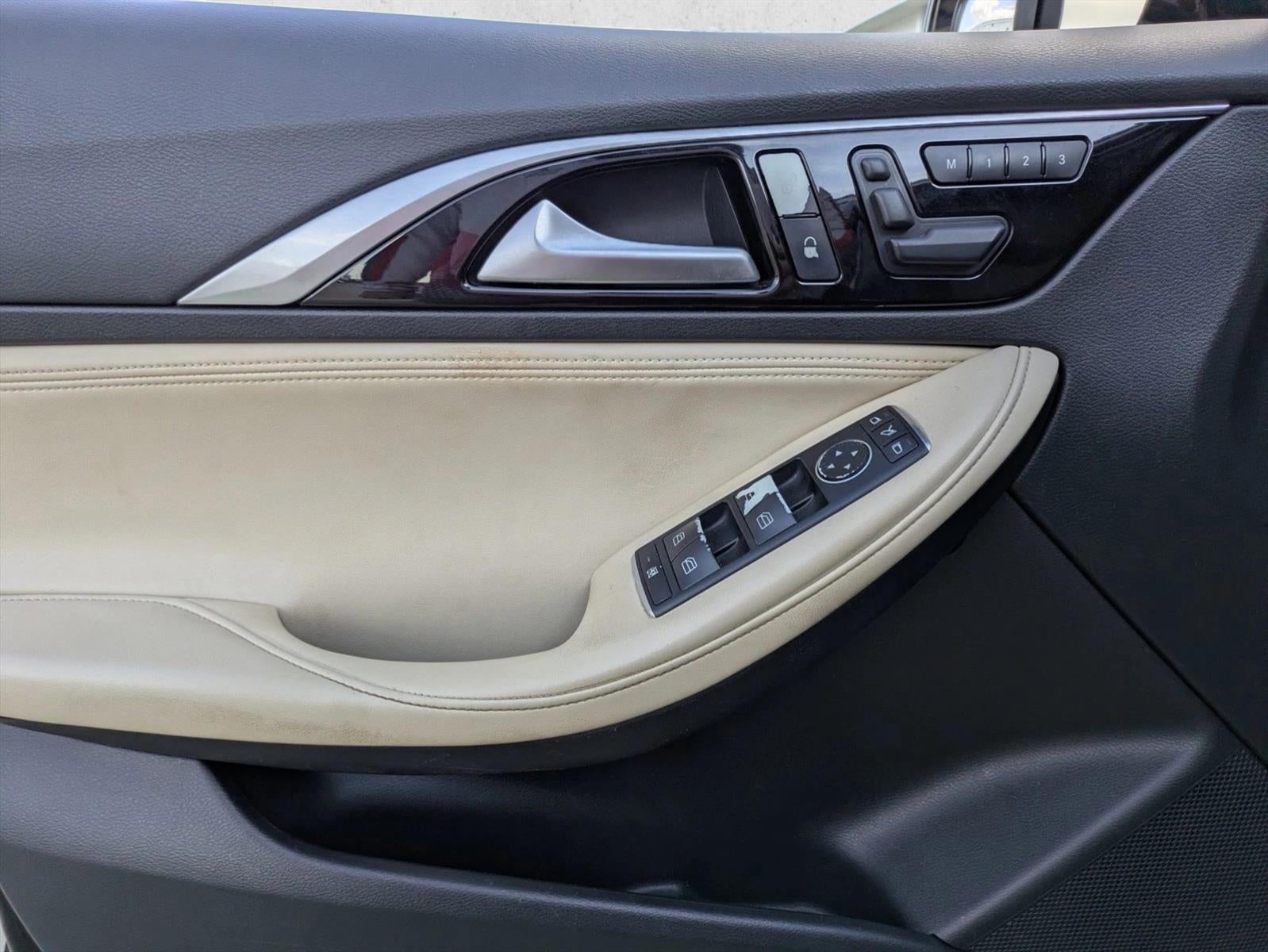 2017 INFINITI QX30 Premium AWD