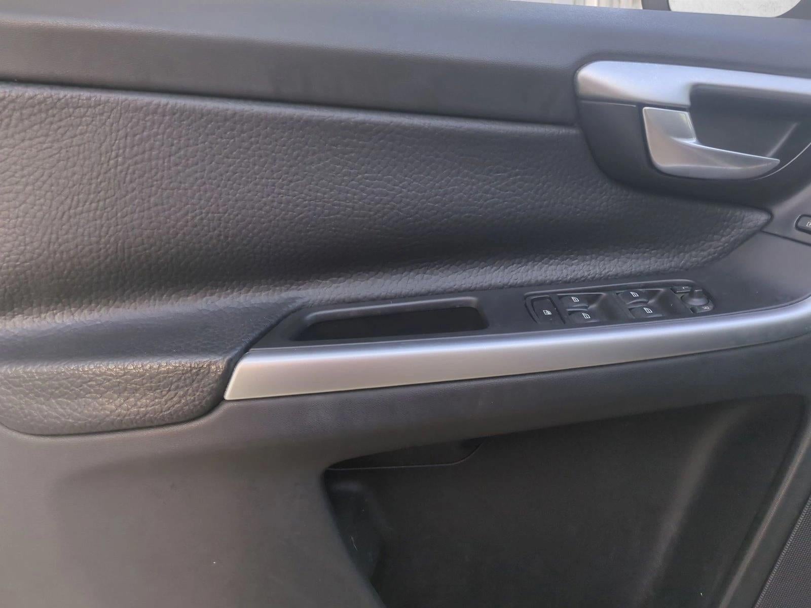 2012 Volvo XC60 FWD 4dr 3.2L