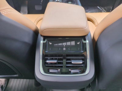 2024 Volvo XC60 B5 AWD Ultimate Dark Theme