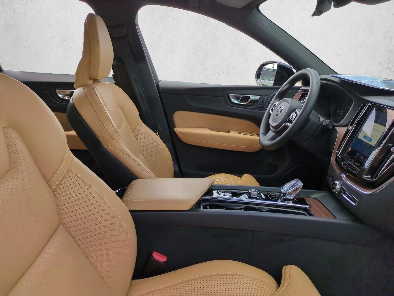 2024 Volvo XC60 B5 AWD Ultimate Dark Theme