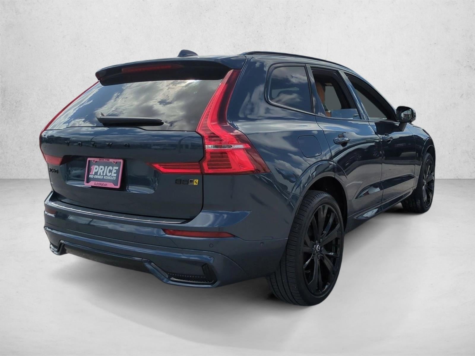 2024 Volvo XC60 B5 AWD Ultimate Dark Theme