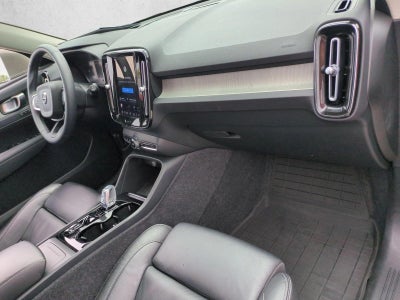 2023 Volvo XC40 B5 AWD Plus Bright Theme
