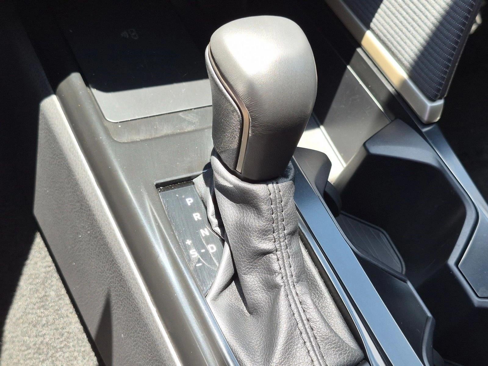 2025 Toyota Camry SE (Natl)