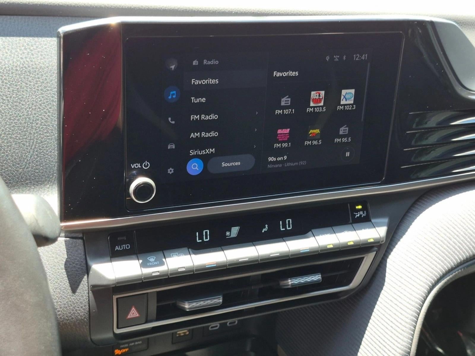 2025 Toyota Camry SE (Natl)