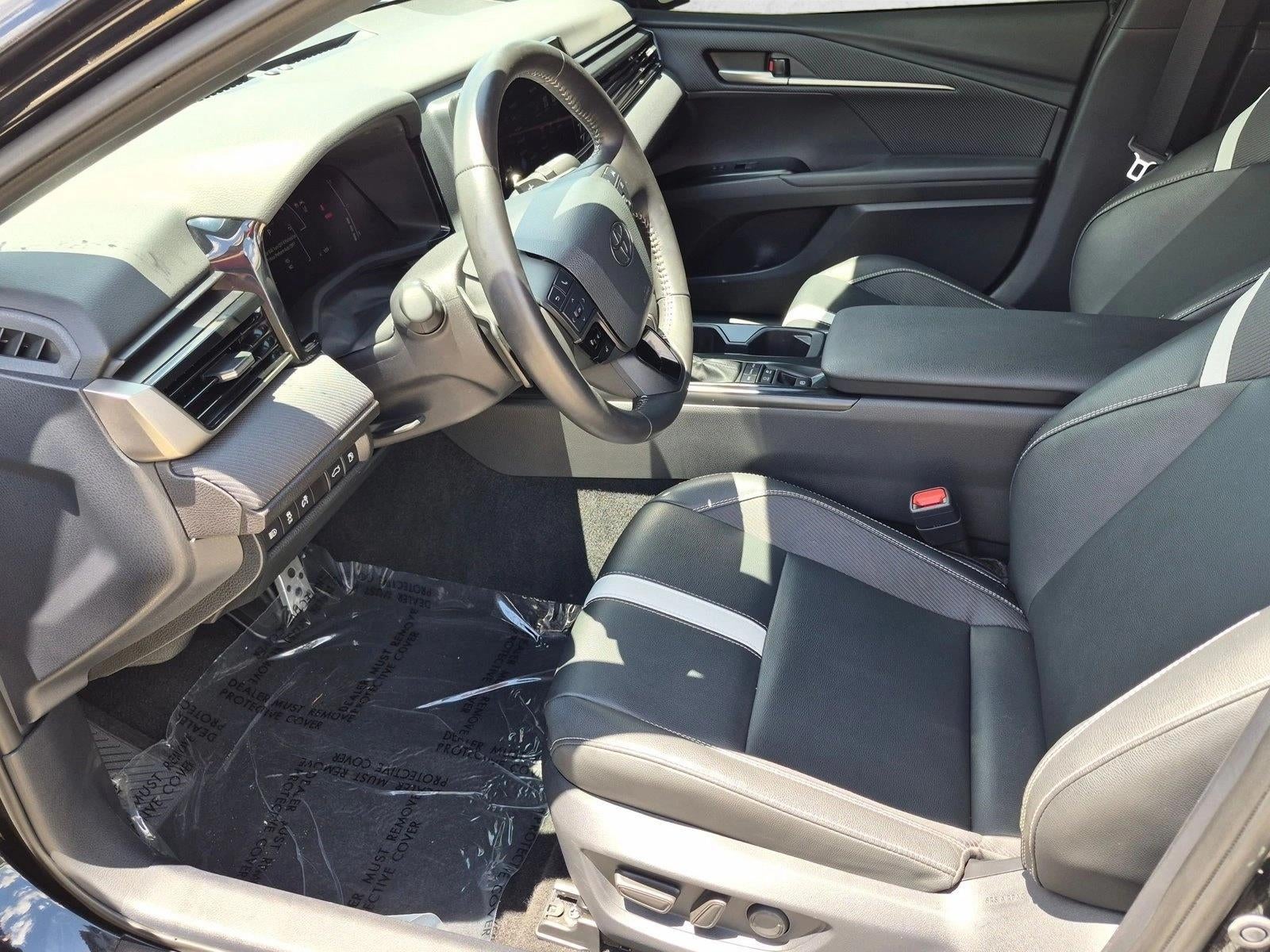 2025 Toyota Camry SE (Natl)