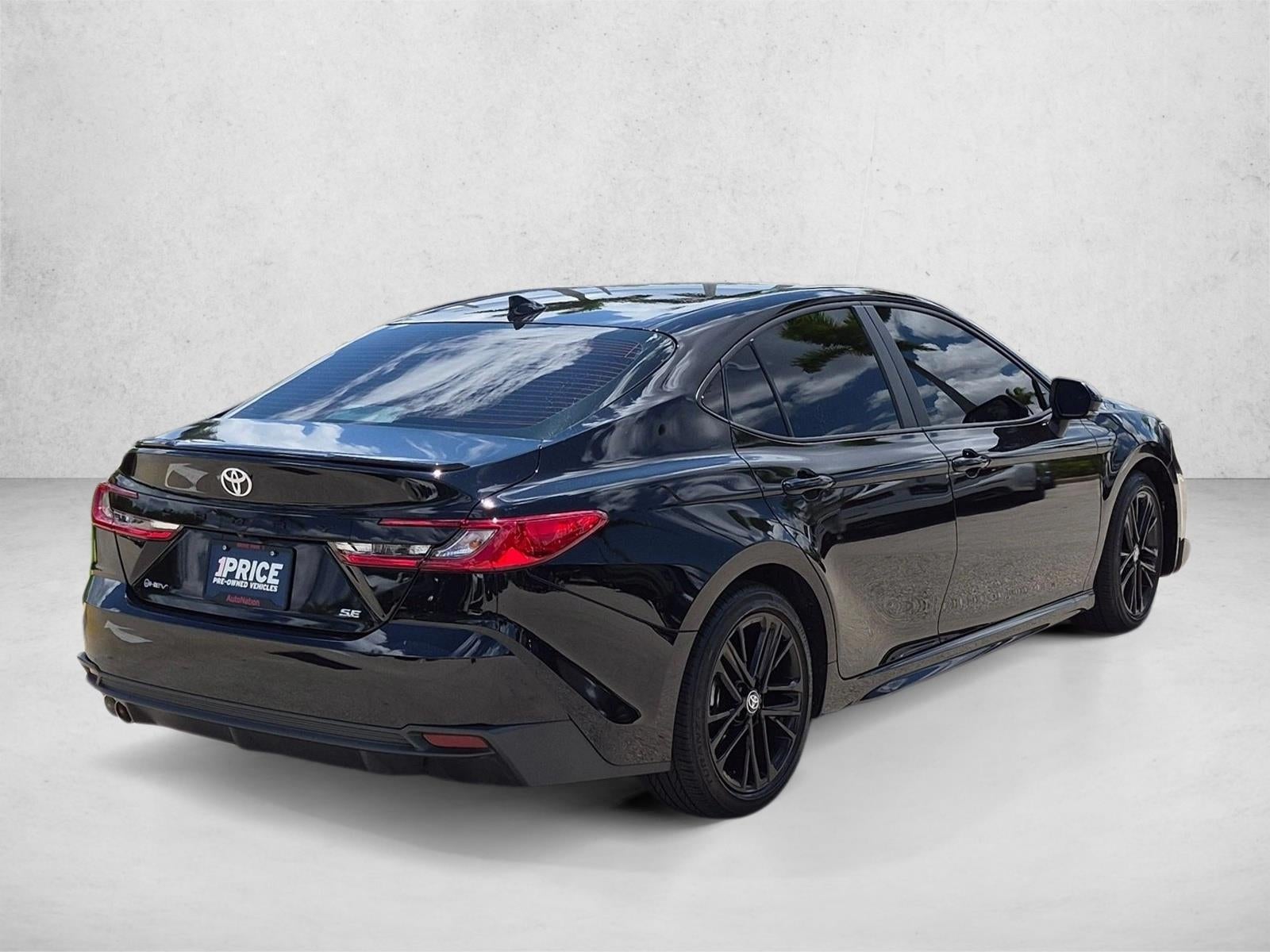 2025 Toyota Camry SE (Natl)