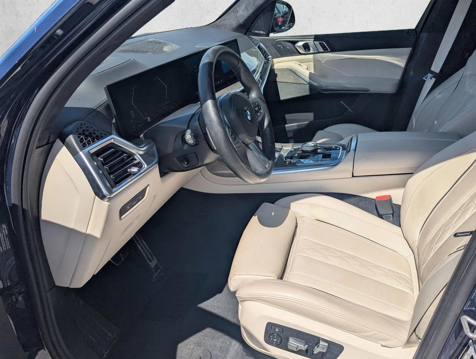 2025 BMW X7 xDrive40i Sports Activity Vehicle