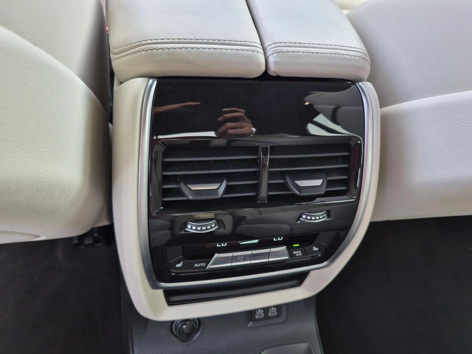 2025 BMW X7 xDrive40i Sports Activity Vehicle