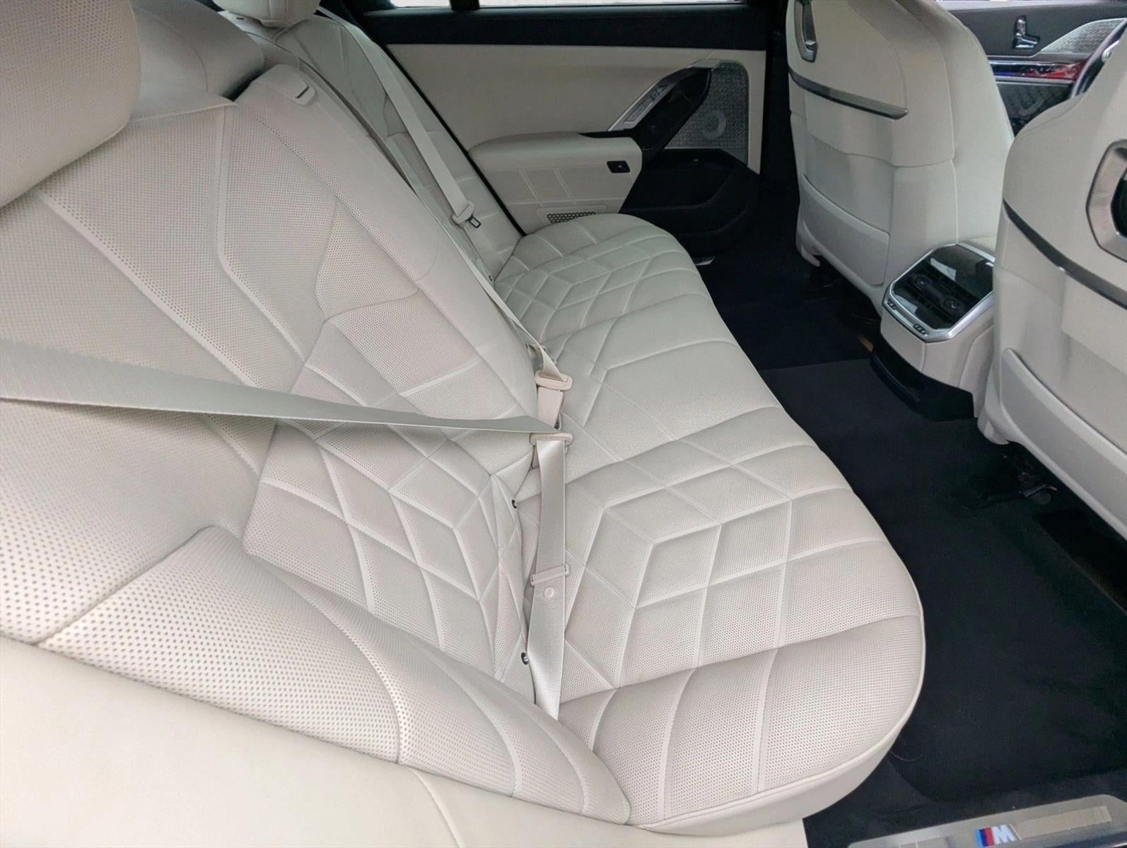 2024 BMW 760i xDrive Sedan